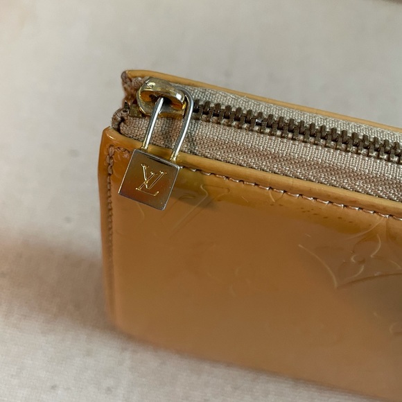 Louis Vuitton Vernis Lexington Monogram Clutch - Picture 9 of 15